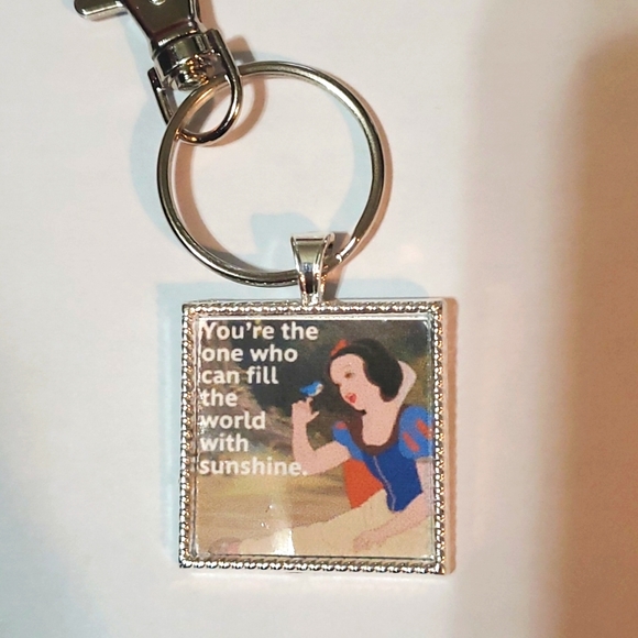 Snow White keyring or necklace - Picture 1 of 1